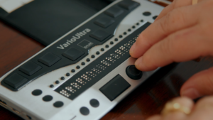 A set-up of the smartphone and braille input keyboard